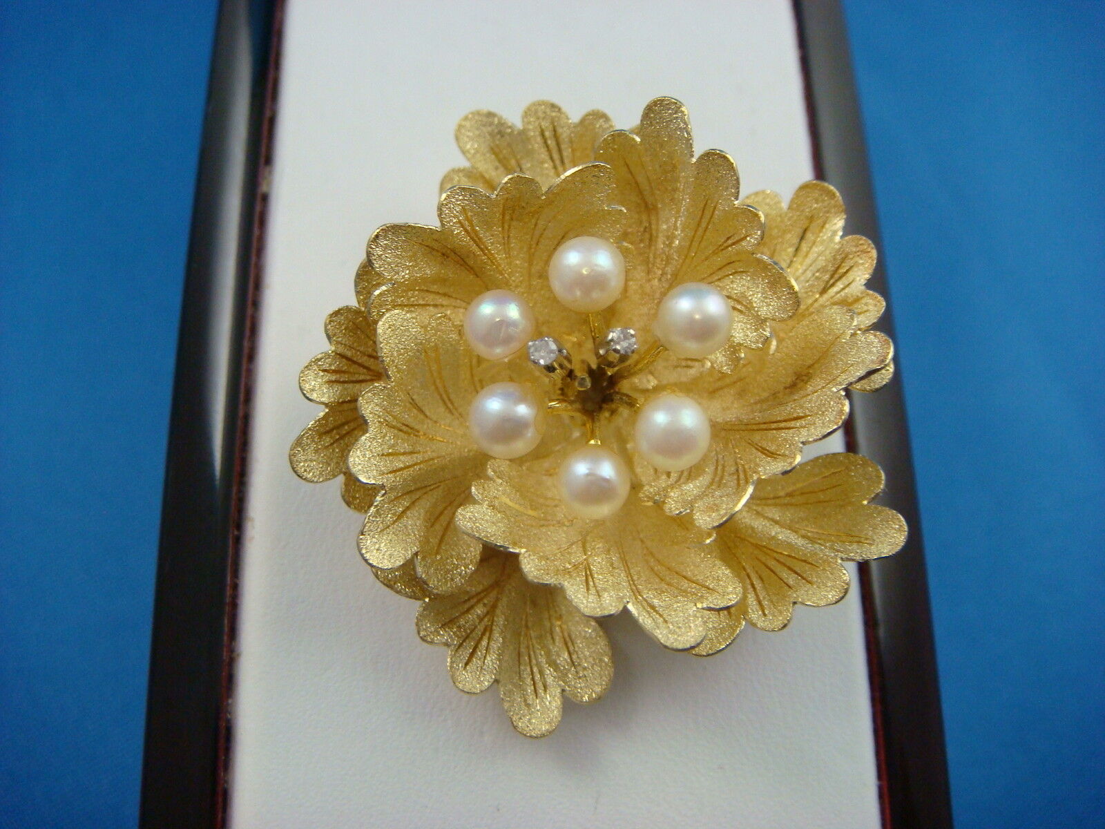 Amazing 18k Gold Pearls & Diamonds, Flower Design High Quality Brooch 11.9 Grams